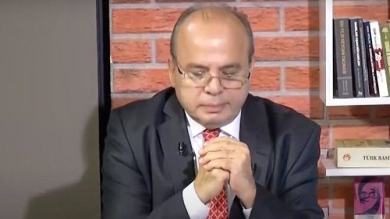 Halk TV programcısının zor anı: Annesinin ölüm haberini böyle duyurdu