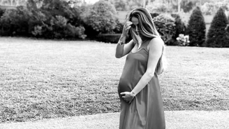 Ceyda Ateş’ten karnı burnunda pozu: Yarın doğum var