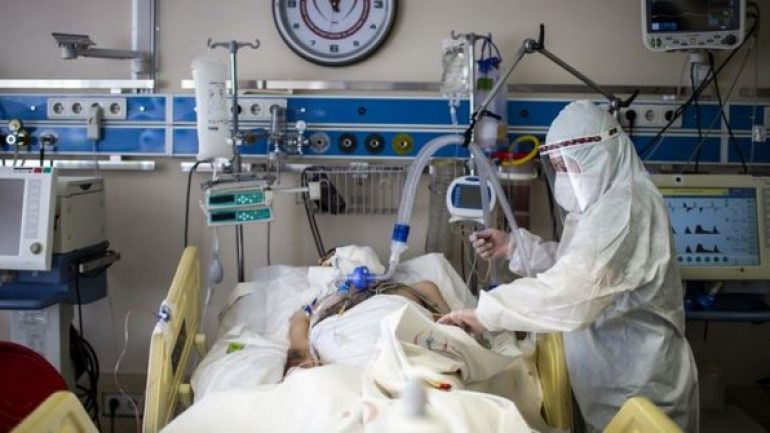 Kısıtlamalara rağmen artışlar devam ediyor! Vaka sayısında yeni rekor