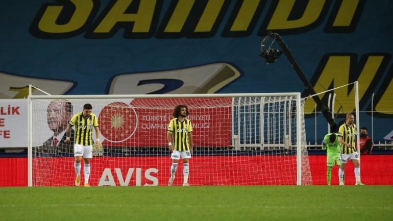 Kadıköy’de şok! Fenerbahçe evinde puanı unuttu!