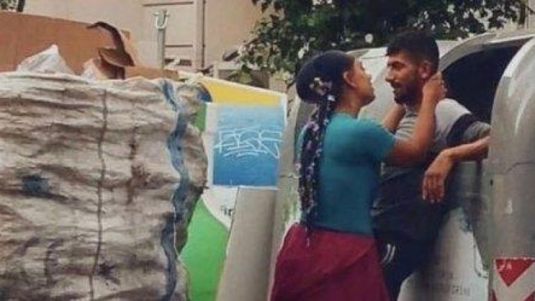 Kağıt toplayıcılarının fotoğrafı sosyal medyada rekor kırdı