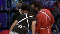 MasterChef’te korkutan kaza ! Barbaros hastaneye götürüldü