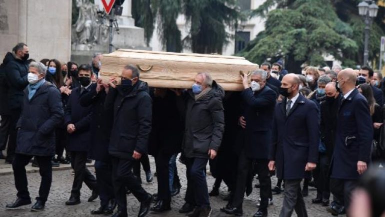 Futbolcu Paolo Rossi, son yolculuğuna uğurlanırken evine hırsız girdi