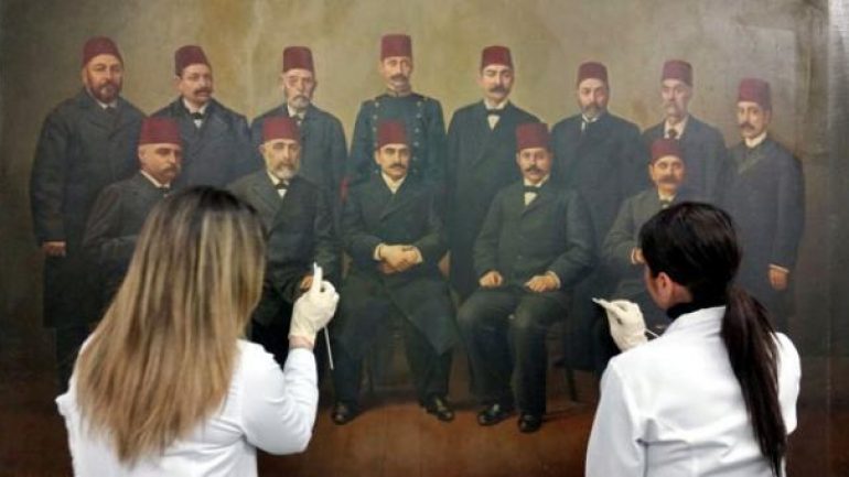 Tarihi tabloda gizlenen 100 yıllık detay!