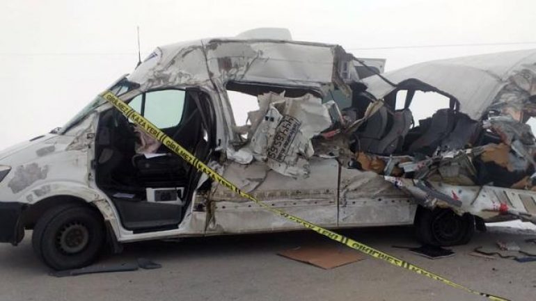 Hakkari’de feci kaza! 4 ölü, 5 yaralı