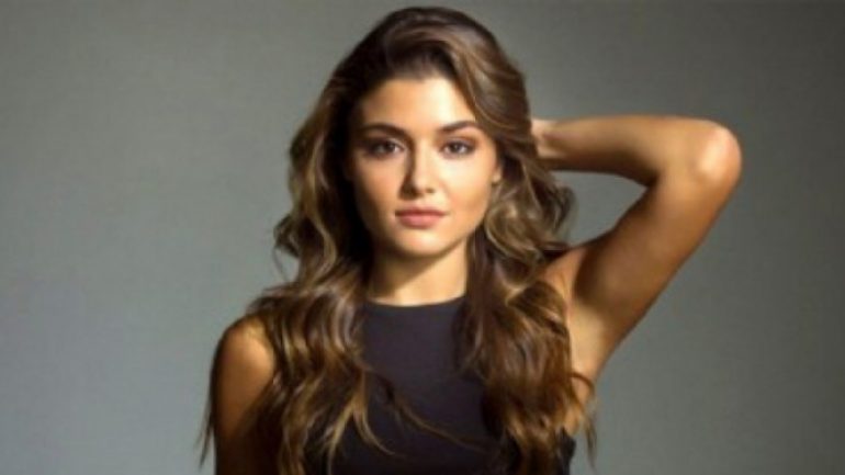 Hande Erçel’den karda cesur poz !