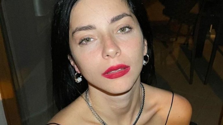 Merve Boluğur klip için yakışıklı erkek arıyor