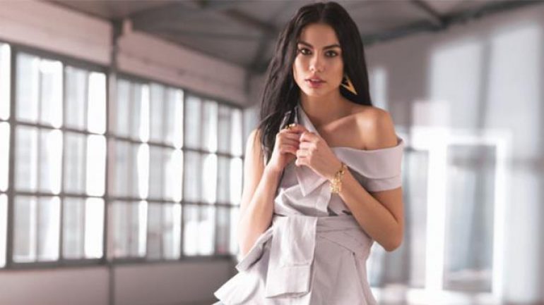 Demet Özdemir ve Oğuzhan Koç’tan romantik poz