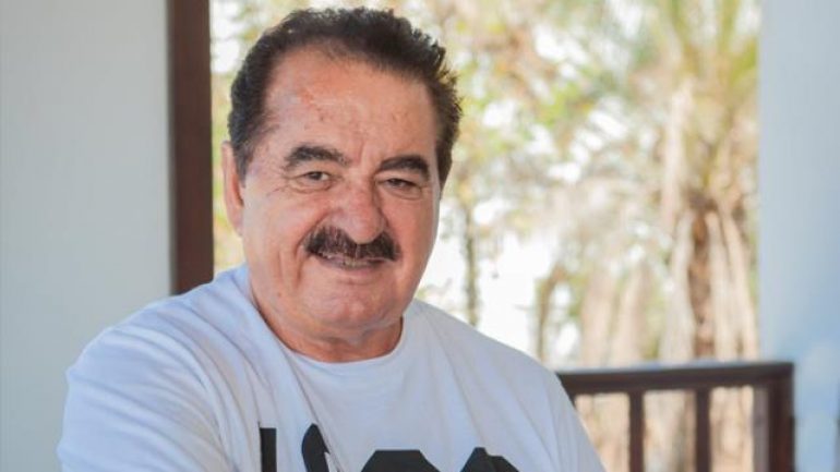 İbrahim Tatlıses’ten arabada aşk pozu