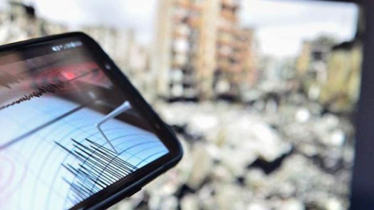 İzmir beşik gibi sallanıyor! 4.7 büyüklüğünde bir deprem daha