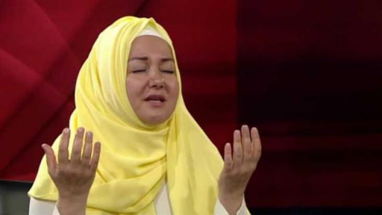 İkbal Gürpınar koronadan vefat eden annesinin ölüm haberini anlattı