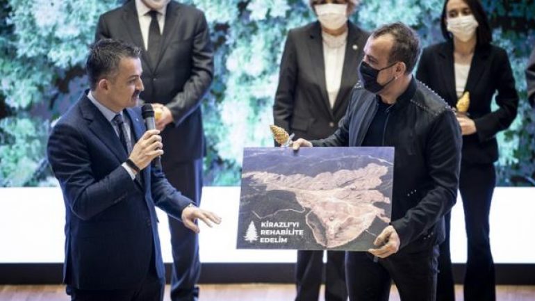 Ödül törenindeki sözleri başını yaktı! “Haluk Levent diye birini görmedim”