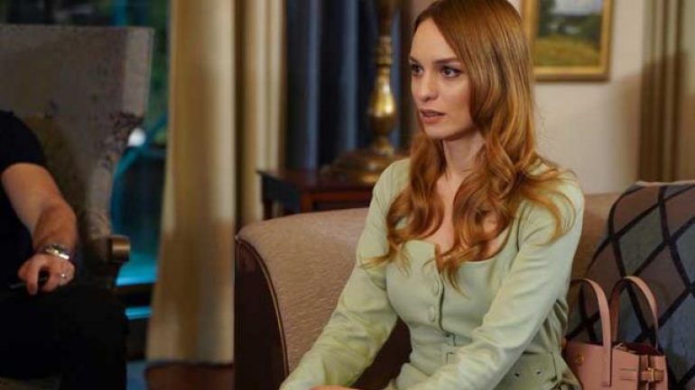 Nilperi Şahinkaya’nın seksi pozları nefes kesti!