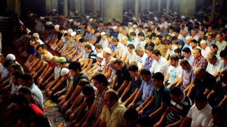 Bakan Koca açıkladı! Teravih namazı kılınacak mı?