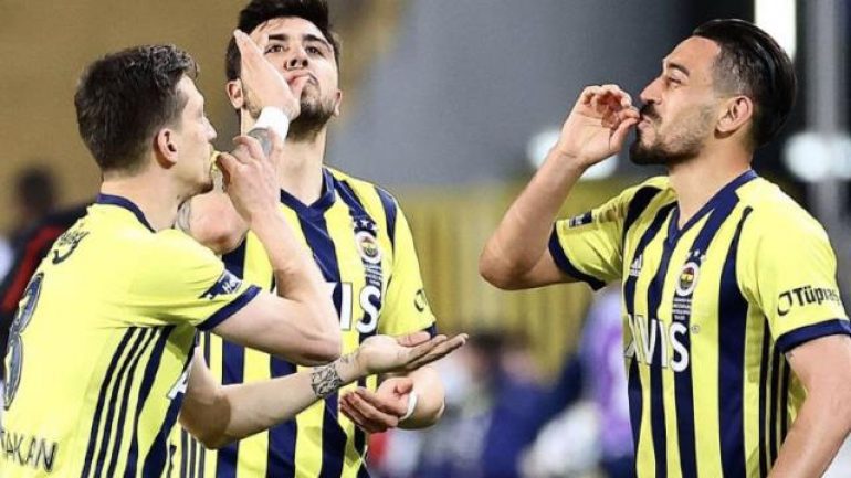 Arkadaşını unutmadı! Yarım kalan kahve sevincini tamamladı