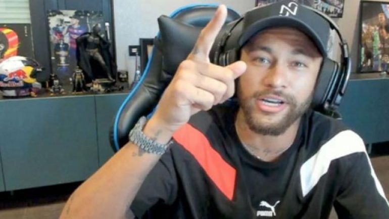 Kaçak yayın izleyen Neymar yakayı ele verdi