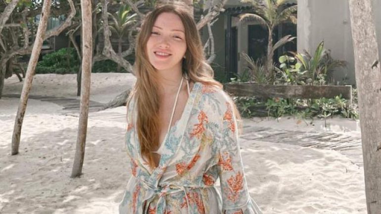 Danla Bilic’in sevgilisi Poyraz Teoman ile pozuna anne vetosu