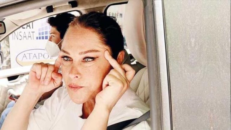 Hülya Avşar’dan ‘Sinovac’ esprisi