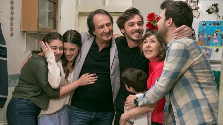 Arka Sokaklar dizisinde şok ayrılık! Başrol oyuncusu diziye veda ediyor