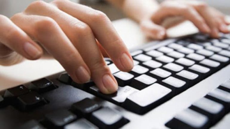 Başörtülülere nefret kusan doktora öğrencisi Twitter’da TT oldu!