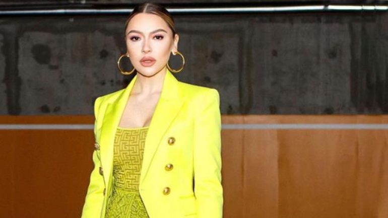 Hadise pozlar! Başarısını böyle kutladı