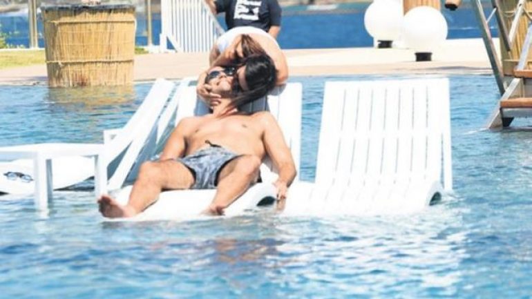 Hande Ataizi ve Dinç Aydoğdu tatil romantizmi