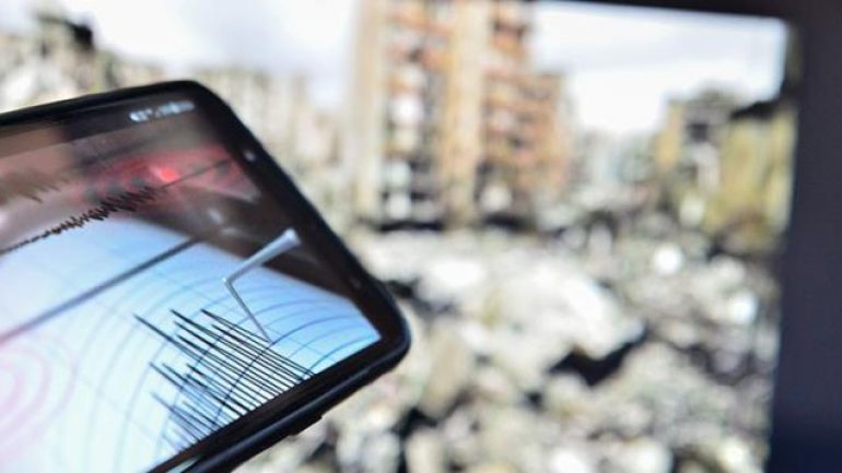 İzmir açıklarında korkutan deprem