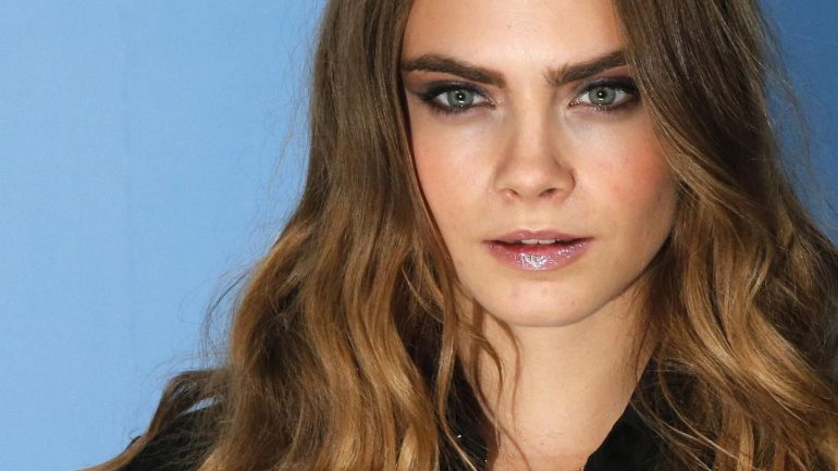 Ünlü model Cara Delevingne duştan önce paylaştığı çıplak fotoğrafıyla gündem oldu!