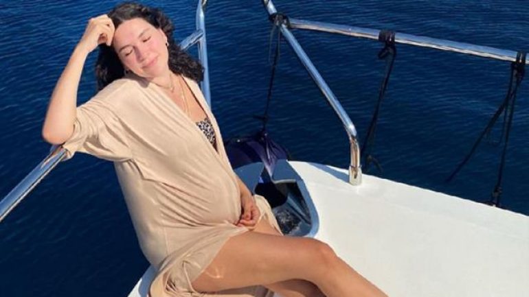 Bergüzar Korel, koronavirüs aşısı yaptırdı