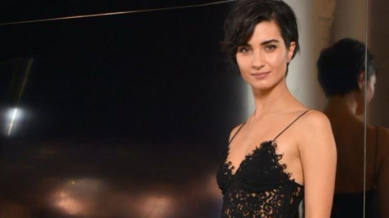 Güzelliğiyle hayranlarından tam not aldı! Tuba Büyüküstün’den sıfır makyaj pozu