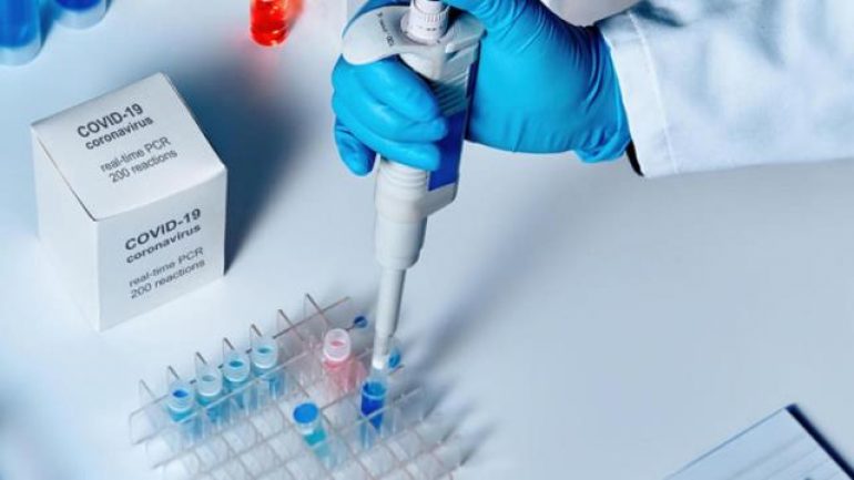 İngiltere koronavirüse karşı geliştirilen ilk ilaç tedavisini onayladı