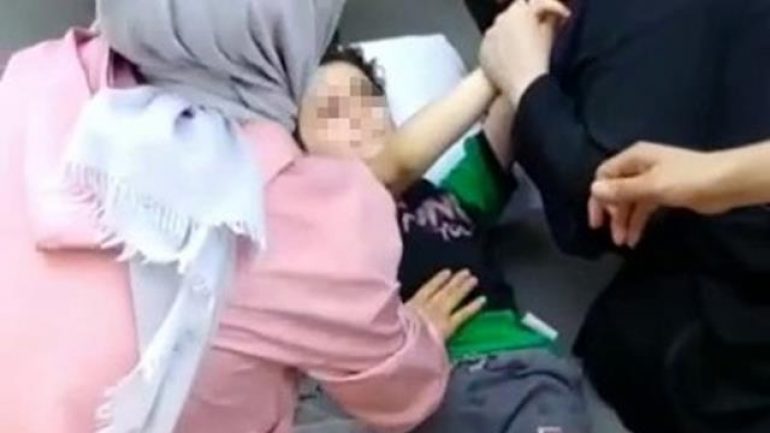 Küçükçekmece’de lambayı kıran çocuk balkondan atladı