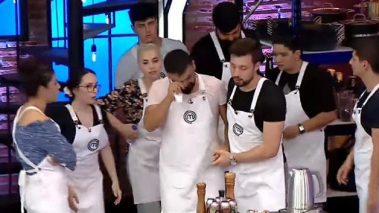 MasterChef yarışmacı Ali gözyaşlarına boğuldu! Rakipleri teselli etmeye çalıştı