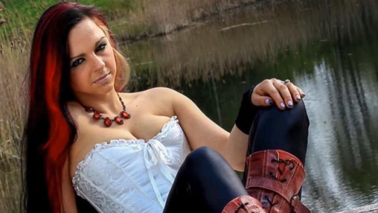 Fotoğraf çekimi kanlı bitti! Ünlü model leoparların saldırısına uğradı