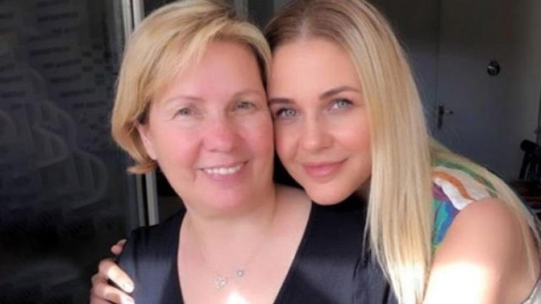 Emine Ün’ün annesi  hayatını kaybetti