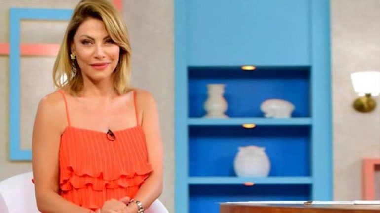 Seray Sever’den bikinili tatil pozu