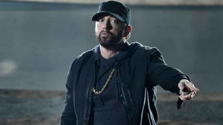 Ünlü rapçi Eminem makarnacı açtı! Hayranları 7 saat önceden kuyruğa girdi