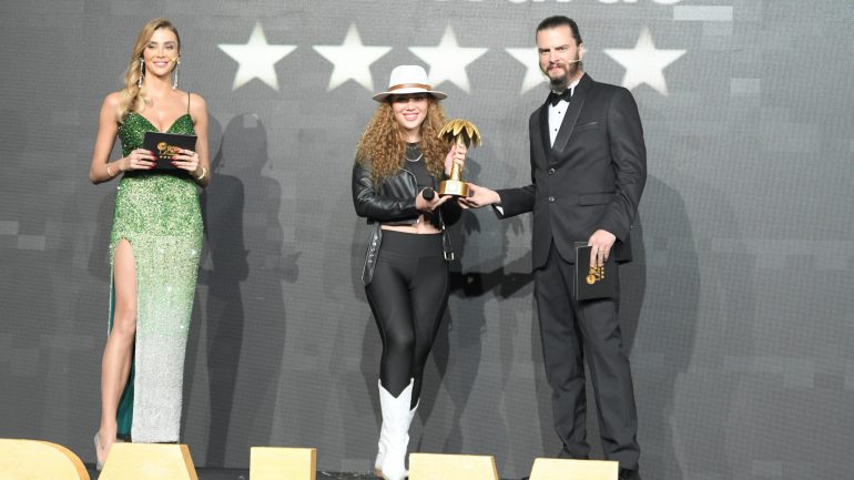 Rabia Tunçbilek sahne performansıyla büyüledi