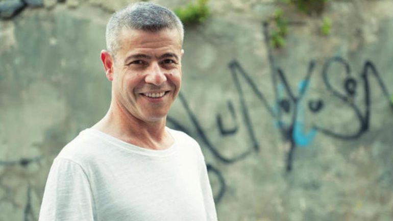 Levent Yüksel’den romantik paylaşım: Güneş ısıtmazsa aşk ısıtır içimizi