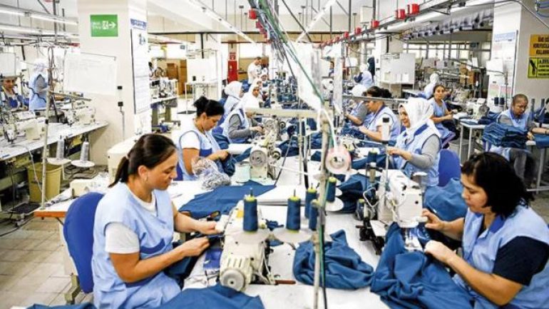 Aşı olmayanlara test zorunluluğu getirildi! İşte uygulamanın başlayacağı tarih