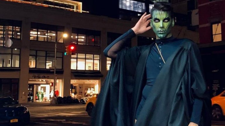 Kerimcan Durmaz’dan Cadılar Bayramı’nı es geçmedi! Kıyafeti makyajını gölgede bıraktı