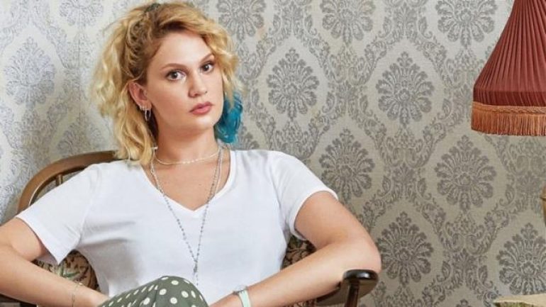 Farah Zeynep Abdullah’ın yeni imajına beğeni yağdı! Sarı saçlarına veda etti