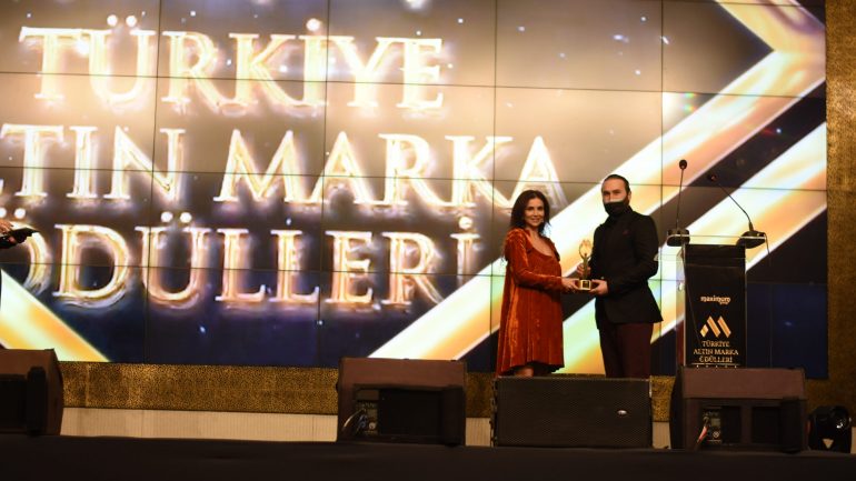 Yılın Magazin Portalı “Ayaklıgazate.com”