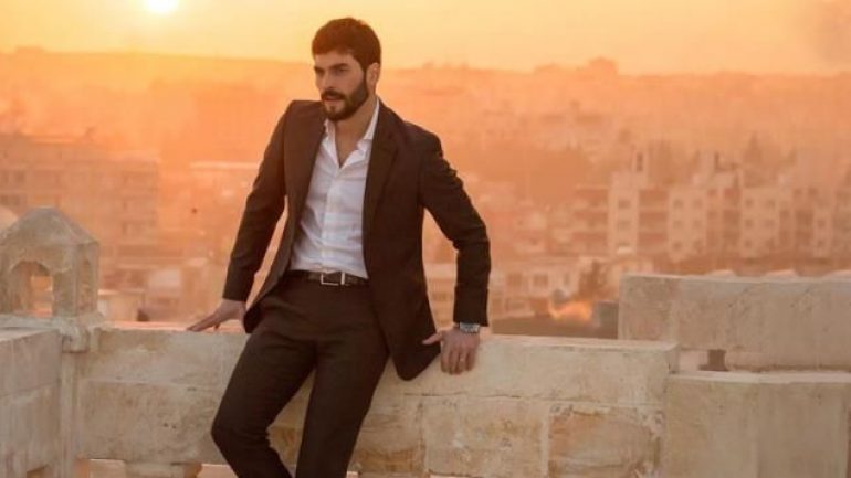 Akın Akınözü’nün çocukluk fotoğrafı olay oldu! Tam 50 kilo vermiş