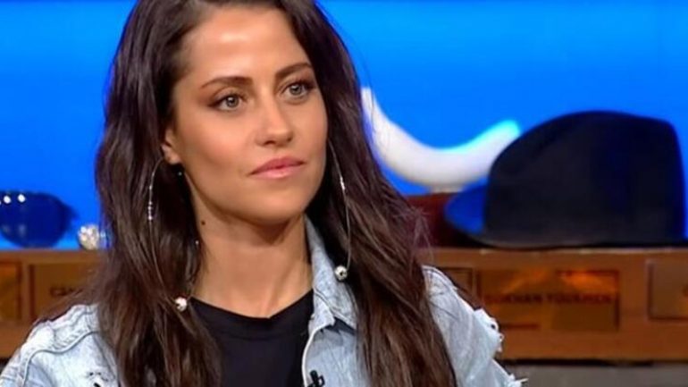 Ünlü şarkıcı Derya Uluğ hastaneye kaldırıldı!