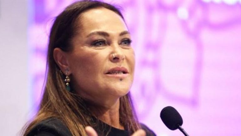 Hülya Avşar’dan ‘simit’ açıklama: Hiçbirinizi takmıyorum ve saymıyorum