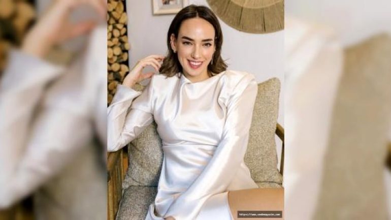 Seda Bakan derin dekolteli elbisesiyle olay yarattı!