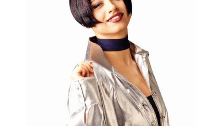 90’ların romantik kraliçesi Bendeniz görünüşüyle genç kızlara taş çıkartıyor