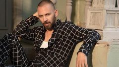 Ünlü şarkıcı Berksan modaya uydu! Fransız askısı yaptırdı