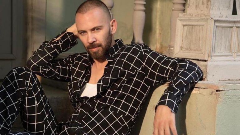 Ünlü şarkıcı Berksan modaya uydu! Fransız askısı yaptırdı